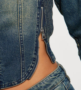 แจ็กเก็ตยีนส์เข้ารูปสำหรับผู้หญิง OEM เสื้อครอปเข้ารูปแบบใหม่เสื้อนอกบุขนแกะแฟชั่นสำหรับผู้หญิง - Product Image 4