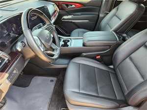 TRAVELER Z71 AWD 2024 d'occasion, conduite à gauche, intérieur foncé, sièges en cuir, pneus R18, en bon état - Product Image 5