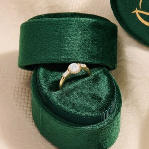 Anillo de propuesta de diamante de corte redondo cultivado en laboratorio de lujo, anillo de fiesta de compromiso fino de oro amarillo de 14 quilates para novia para regalo de aniversario - Product Image 5