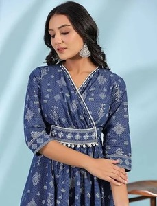 Robe courte indienne faite à la main en coton imprimé de style floral pour les femmes tenue de fête naturelle écologique cadeau de mariée personnalisé - Product Image 3