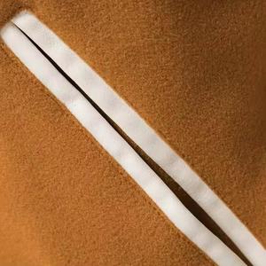 แจ็คเก็ตสีดำหนังแท้สีดำมีสีแดงปักโลโก้และป้ายสำหรับผู้ชาย - Product Image 4