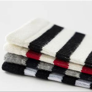 Chaussettes de sport rétro à rayures de haute qualité, logo personnalisé, chaussettes pour hommes, chaussettes en coton rembourrées, chaussettes mi-mollet pour hommes, évacuation de l'humidité, usine du Vietnam - Product Image 4