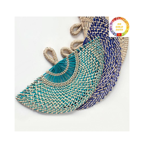 Éventail à main décoratif en jonc de mer fait à la main au Vietnam Éventail tissé en feuille de palmier pour mariages et événements - Product Image 3