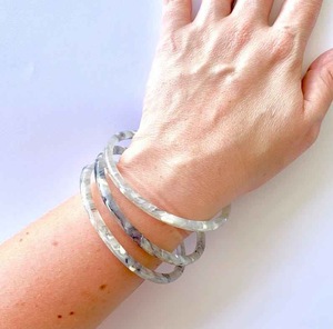 กำไลและสร้อยข้อมือเรซิ่นสำหรับผู้หญิง คอลเลคชั่นใหม่ เครื่องประดับสไตล์นางฟ้าสำหรับงานปาร์ตี้และงานแต่งงาน คุณภาพสูง - Product Image 5