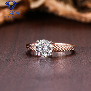 Lab-Stone 1.00 TDW Bague en or rose avec diamant taillé rond Couleur EF-VS à couper le souffle - Product Image 2