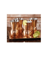 Verre en cuivre de construction solide avec texture lisse et charme du vieux monde parfait pour les jus de boissons aux herbes ou l'eau plate