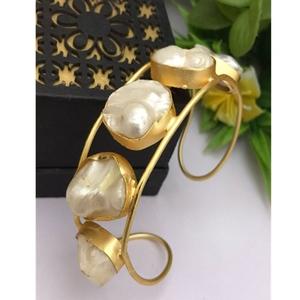 Bracelet ouvert élégant de perle d'eau douce royale Bracelet de perle antique de luxe Bracelet de perle d'eau douce de fusion antique pour des femmes - Product Image 1