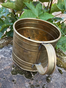 Cannette à eau en métal ergonomique et fonctionnelle, conçue pour une utilisation facile, offrant un flux d'eau fluide pour l'entretien intérieur et extérieur. - Product Image 4