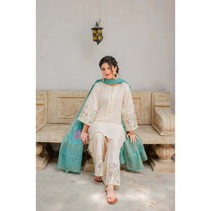 Ensemble 3 pièces brodé pour femme AISLING : chemise, châle et pantalon en tissu respirant - BIC-3116 - Product Image 3
