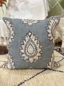 Housses de coussin brodées en lin faites à la main de haute qualité décoratives indiennes de luxe pour la décoration de salon - Product Image 4