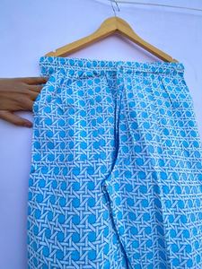 Conjunto de Pijama de Verano para Mujer, de Algodón, Suave y Transpirable, con Estampado Floral, Corte Ajustado, Cuello en V, Botones y Pantalón Largo - Product Image 4