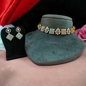 "Élégant Victorien Zircon Moissanite Collier Ensemble Moderne Minimaliste Style Meilleure Qualité Fleur Motif Léger Vintage Charme" - Product Image 1