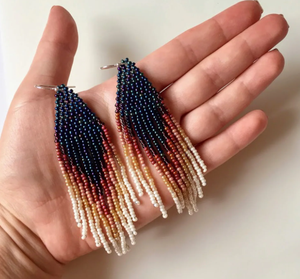 Pendientes de Alta Calidad en Degradado Azul Marino y Marfil - Pendientes con Cuentas - Pendientes Colgantes con Flecos - Regalo de Joyería - Pendientes Bohemios - Product Image 1