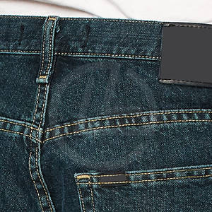 Pantalones cortos vaqueros sólidos de algodón 100% para hombre con paneles únicos Estilo audaz Lavado ligero Ajuste relajado - Product Image 6