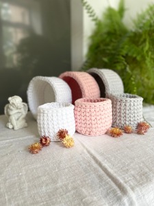 Ensemble de 2 petits paniers en macramé rose faits à la main pour ranger les clés, les bijoux et les objets essentiels, organisateur élégant pour la décoration de la maison en provenance d'Inde - Product Image 2
