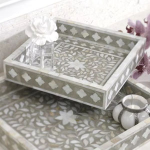 Elegante bandeja cuadrada para servir MOP con acabado de perla blanca, ideal para regalar y elegantes decoraciones de mesa - Product Image 1