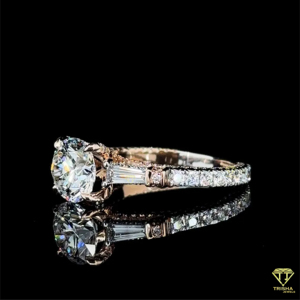 Bague en diamant Baguette exquise plaqué rhodium Moissanite brillante certifiée IGI pour cadeau d'anniversaire de fête de mariage de fiançailles - Product Image 3