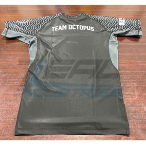 MMA เสื้อแรชการ์ดพิมพ์ซับลิเมชันกำหนดเอง240ป้องกันอัลทวอยเลต์ GSM การบีบอัดการต่อสู้แบบผดผื่น BJJ ผลิตในปากีสถาน - Product Image 2