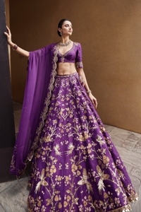 Elegante Conjunto de Lehenga Choli de Seda Morada Hasta el Suelo con Dupatta, Sin Arrugas, Protección Solar, Secado Rápido, Prayosha Export, Para Todas las Temporadas - Product Image 2