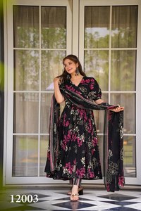 Kurti de Seda Maslin de Diseño Elegante con Estampado, Pantalón y Dupatta, Suministro al por Mayor de Fábrica, Compra en Línea en India - Product Image 2
