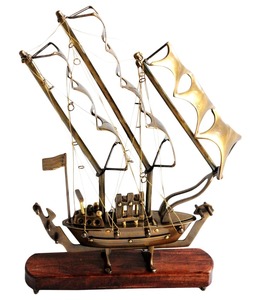 Barco de vela de Metal con acabado dorado para decoración de mesa de oficina en casa, pieza de exhibición temática náutica y producto de regalo - Product Image 5