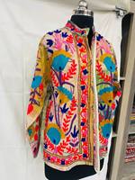 Gran oferta, chaqueta bordada, chaqueta acolchada hecha a mano para mujer, ropa de playa Bohemia, ropa de Festival elegante, regalo único para ella, borde libre