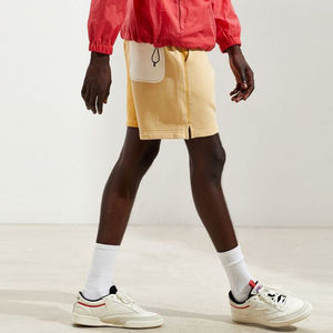 กางเกงขาสั้นผ้าฝ้ายเทอร์รี่แบบถักสำหรับผู้ชายกางเกงขาสั้นผ้าเทอร์รี่สีพื้นแบบลำลองมีโลโก้ตามสั่ง - Product Image 4