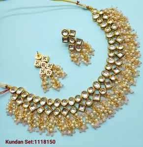 ENSEMBLE DE BIJOUX INDIENS TRADITIONNELS ET À LA MODE EN CUIVRE ENSEMBLE DE BIJOUX DE MARIAGE POUR FEMMES BOUCLES D'OREILLES ET COLLIER - Product Image 1