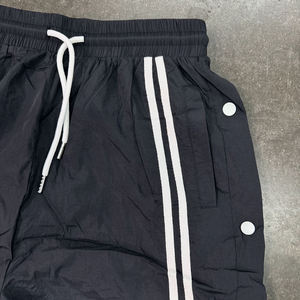Pantalons de survêtement en nylon à jambes larges et à boutons pression pour hommes, à rayures, en gros, taille élastique personnalisée, unisexe - Product Image 3