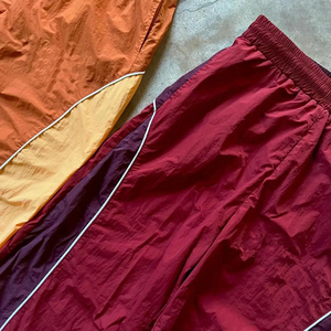 Pantalons de survêtement unisexes à rayures réfléchissantes, style multi-usage, nylon, coupe ample, coupe-vent, pantalon de survêtement, jambe large, cordon de serrage assorti - Product Image 5