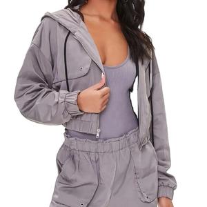 Veste de survêtement en satin de haute qualité au design personnalisé pour femmes ensemble court grande taille à un prix raisonnable pour la saison de printemps - Product Image 6