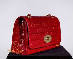 Bolso de Hombro Midi de Lujo para Mujer, Ecológico y Duradero, con Cadena y Correa Cruzada Ajustable, Marca Mak Nisy - Product Image 5