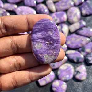 Charoite Gemstone Lot Cabochon en gros 100 pour cent naturel de qualité supérieure pour les bijoux faits à la main et l'artisanat - Product Image 1