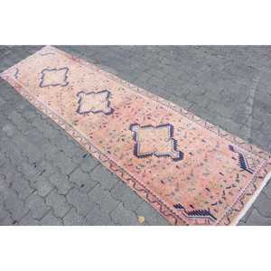 Alfombra Turca Vintage de 2.5x9.4 pies, Alfombra Floral Azul y Rosa - Product Image 2