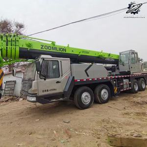Grue hydraulique sur camion Zoomlion ZTC550V d'occasion, 55 tonnes, flèche télescopique maximale de 61,5 m, marque chinoise d'origine, faible nombre d'heures, certifiée CE - Product Image 4