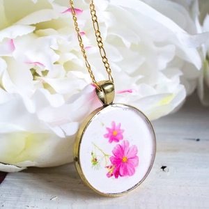 Collares de Resina Epoxi Personalizados de Primera Calidad con Diseño de Ángel Floral y Amor, Color y Forma Personalizables al por Mayor, Hechos a Mano, para Bodas y Fiestas - Product Image 1