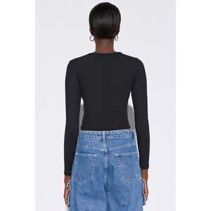 Haut court à manches longues avec bordure à volants pour femmes, logo floral brodé, taille XL, en soie et mousseline de soie, tricoté, décontracté, coréen, uni, teint - Product Image 4