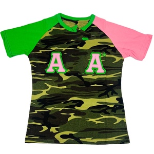 T-shirt à manches courtes 100 % coton Camo Alpha pour homme avec logo personnalisé, vêtements de sororité grecque rose et vert, tenue universitaire - Product Image 1