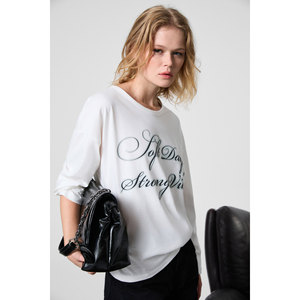 GRIMELANGE DAZULU เสื้อยืดแขนยาวผ้าเนื้อนุ่มพิมพ์ลายสำหรับผู้หญิง - Product Image 5