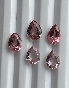 Lote de Turmalina Rosa Bebé Natural Facetada en Forma de Pera. - Product Image 2