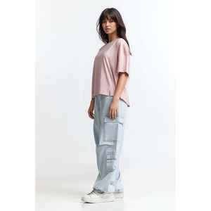 เสื้อยืดผู้หญิงทรงเข้ารูป สีชมพู ผ้าฝ้าย 100% ไซส์ XS-XL ระบายอากาศได้ดี รุ่นพื้นฐาน WM-KTP-SS24-011 ความยาวสั้น ผ้าถักย้อมสีพื้น - Product Image 1