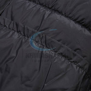 Chaqueta Acolchada de Invierno para Hombre, Talla Grande, Estilo Urbano, con Cuello Alto, Logotipo Frontal, Ecológica y Transpirable, Hecha en Pakistán - Product Image 5