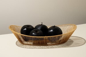 Cesta de almacenamiento de metal de hierro diseñada para complementar cualquier espacio de cocina al tiempo que ofrece un almacenamiento práctico para frutas y artículos de uso diario - Product Image 3