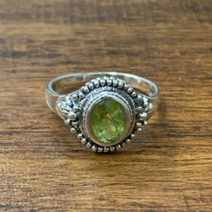 Anillo de Oro Amarillo Real de 14k con Piedra Preciosa de 3.1 Gramos, Anillo de Peridoto con Engaste Único para Uso Diario o como Anillo de Promesa para Hombre - Product Image 1