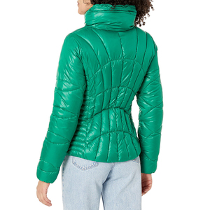 Chaqueta acolchada de invierno con el mejor diseño acolchado 2025 para mujer con cierre de cremallera, chaqueta acolchada para mujer hecha en Pakistán, servicio OEM - Product Image 2