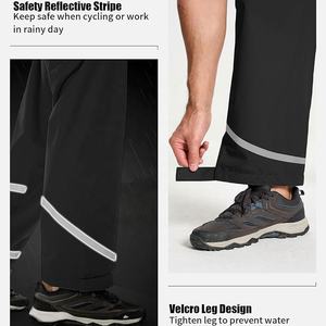 Trajes de lluvia de poliéster unisex personalizados Ropa impermeable transpirable con características ajustables Etiquetas de logotipos personalizados y marca - Product Image 4