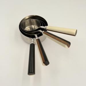 Tazas y Cucharas Medidoras de Resina y Madera de Alta Calidad, Tazas Medidoras de Acero Inoxidable con Acabado Espejo para Bar y Uso Doméstico - Product Image 2