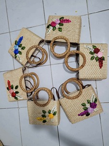 กระเป๋าถือลายใบไม้สานมือแฟชั่นสำหรับผู้หญิงกระเป๋าถือฟางทำมือของขวัญที่มีความหมายสำหรับผู้หญิงผลิตในเวียดนาม - Product Image 2