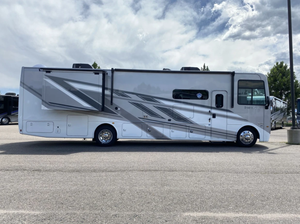 Autocaravana de Lujo GG35 de Aluminio 2026, Blanca y Gris, Ajustable, Capacidad para 4-6 Personas, 26000 Lbs GCWR - Product Image 2