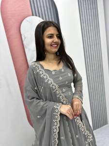 Lehenga Choli Dupatta brodé pour femmes de style indien pakistanais, chemisier, tenue de mariage et de fête, design entièrement en filet - Product Image 5